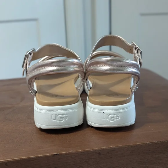UGG Metallic Gold Sandals Platform Soles Excel Used Condition Weekend Sz 6.5